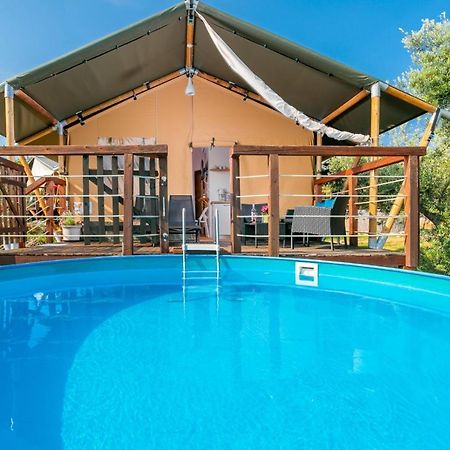Hotel Prima Insula Glamping Brusici Exteriér fotografie