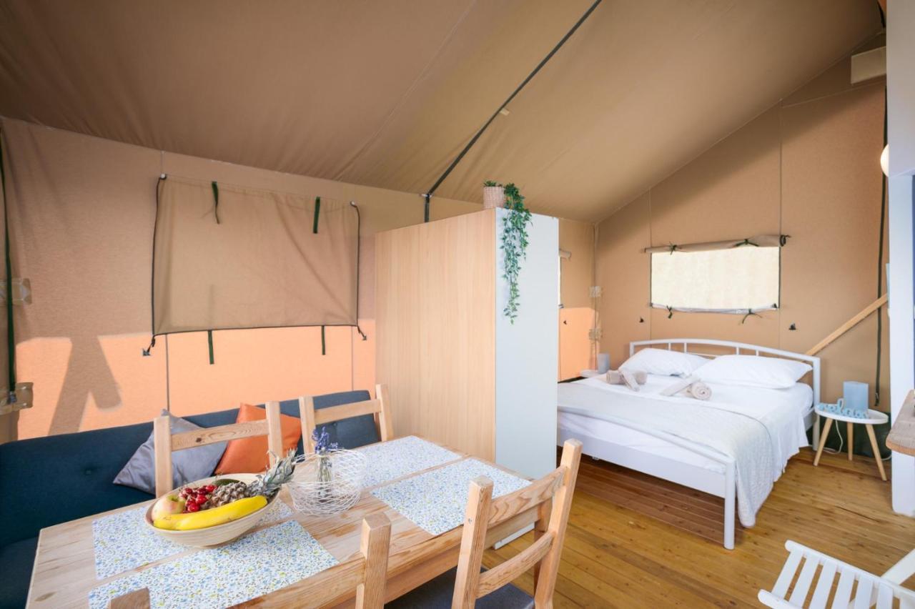 Hotel Prima Insula Glamping Brusici Exteriér fotografie